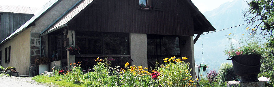 Juste avant les Roranches, notre ferme au lieu dit Le Serre